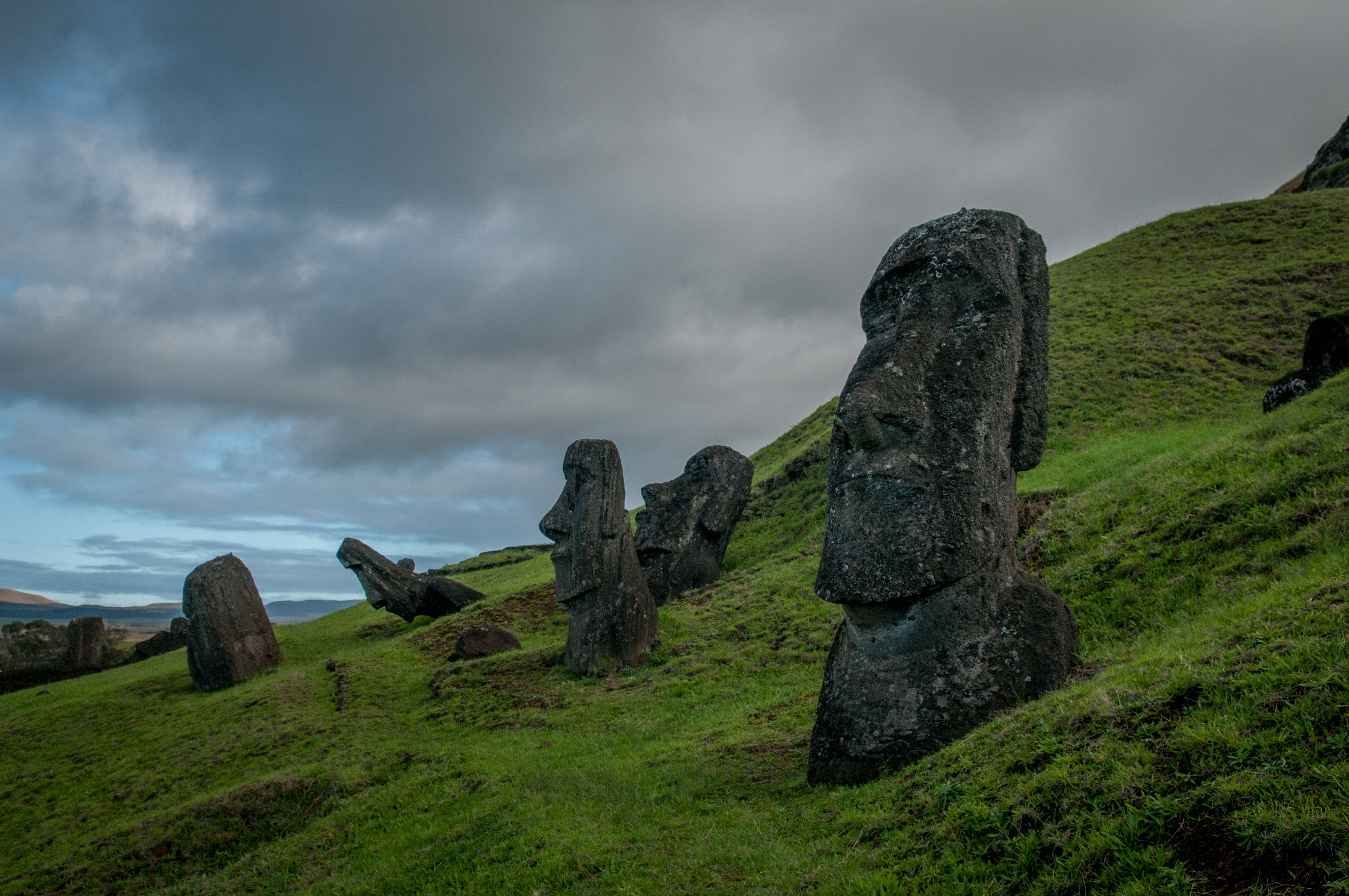 moai statues-1