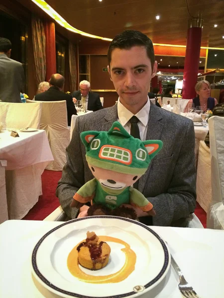 sumi cruise eating-2