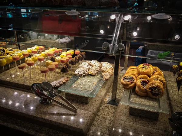 Sumi Bear in Vegas Bacchanal Buffet-7