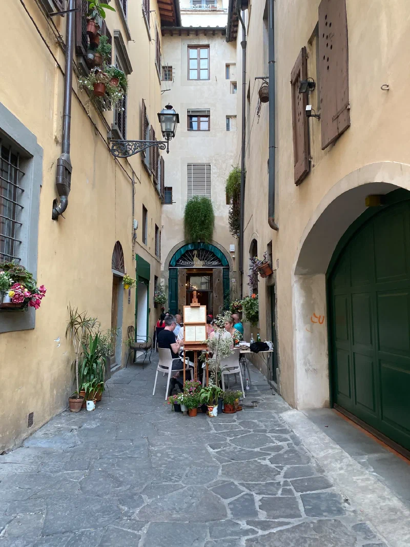Osteria del Pavone in a narrow Florence alley