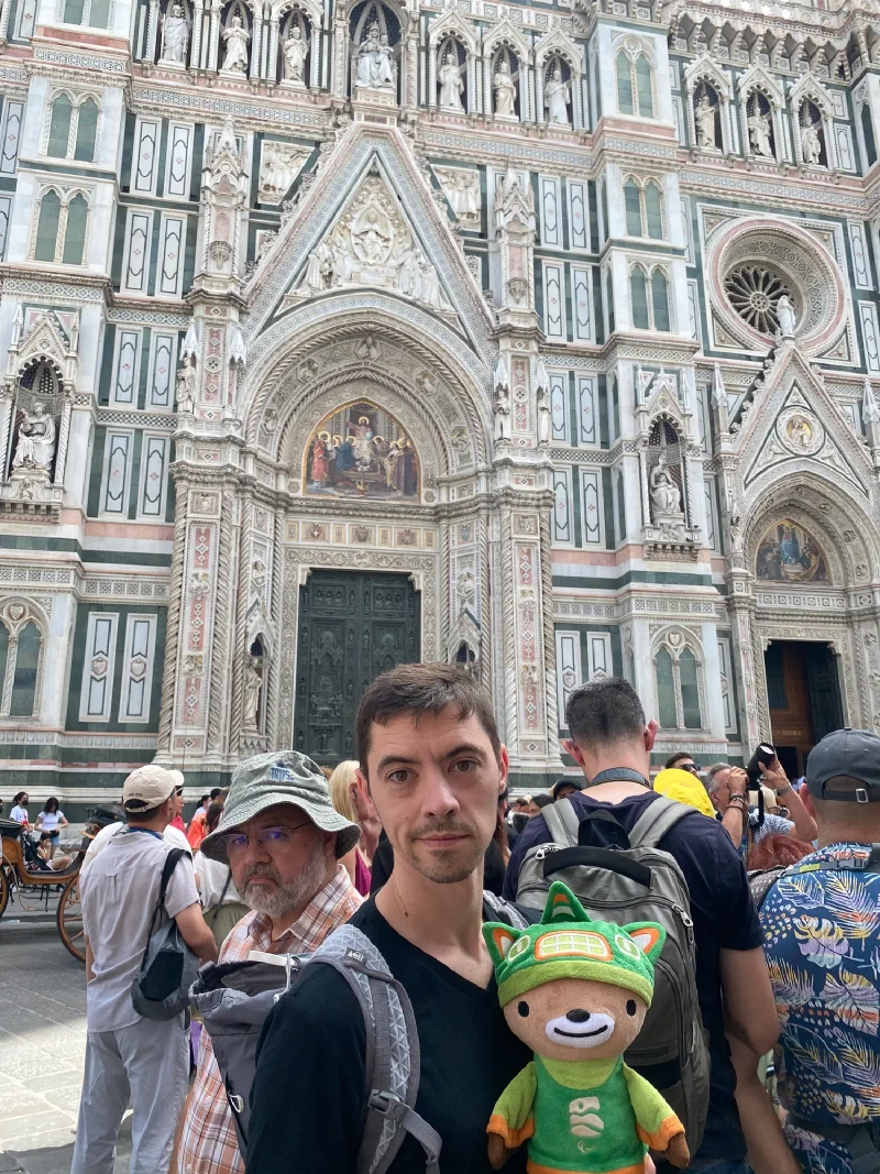 Sumi at the Duomo facade