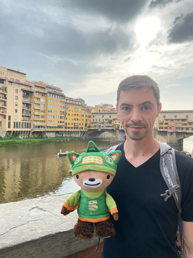 Sumi at the Ponte Vecchio from the riverbank