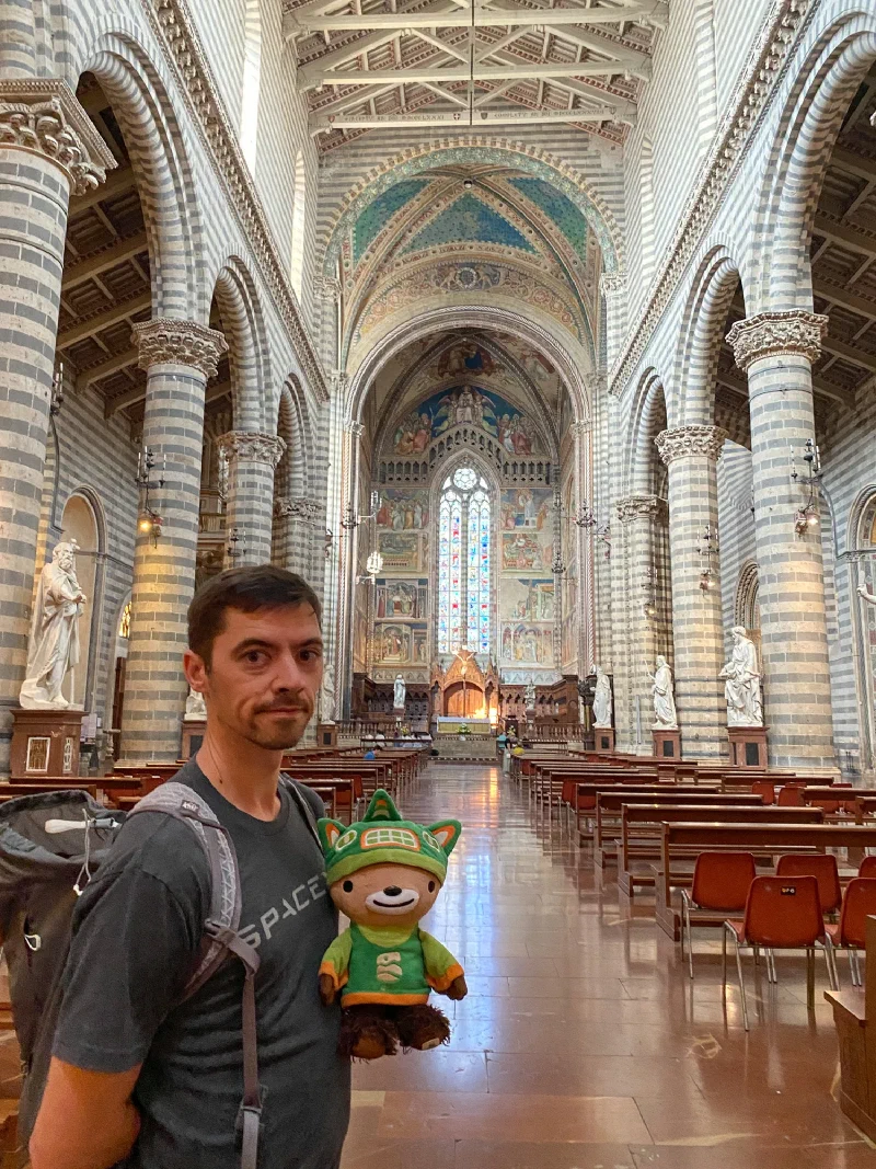 Sumi inside the Duomo with striped columns and frescoed apse