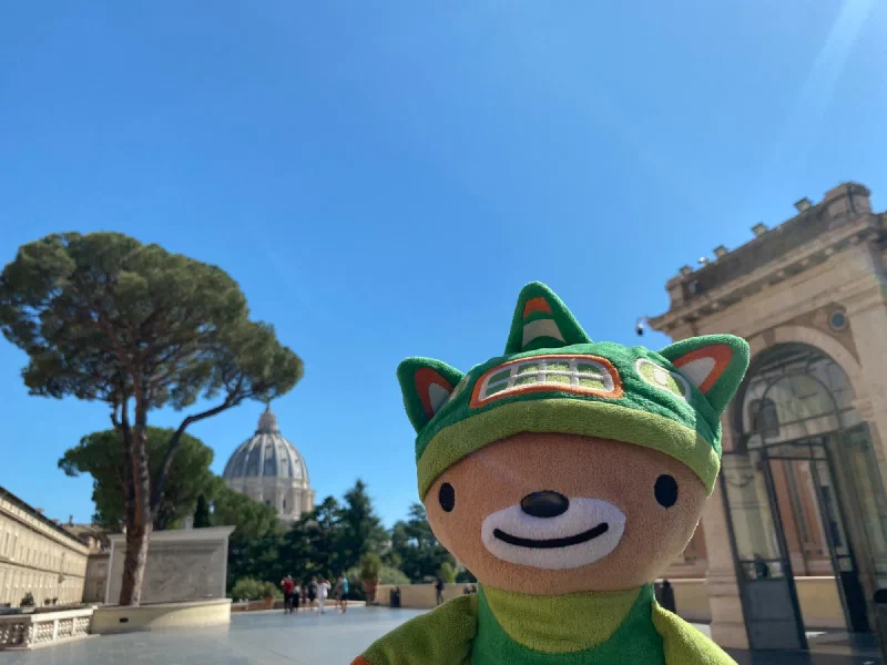 Sumi with St. Peter's dome in the background