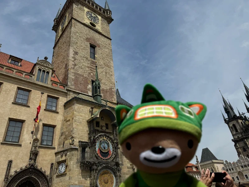 Sumi Bear at the Prague Astronomical Clock