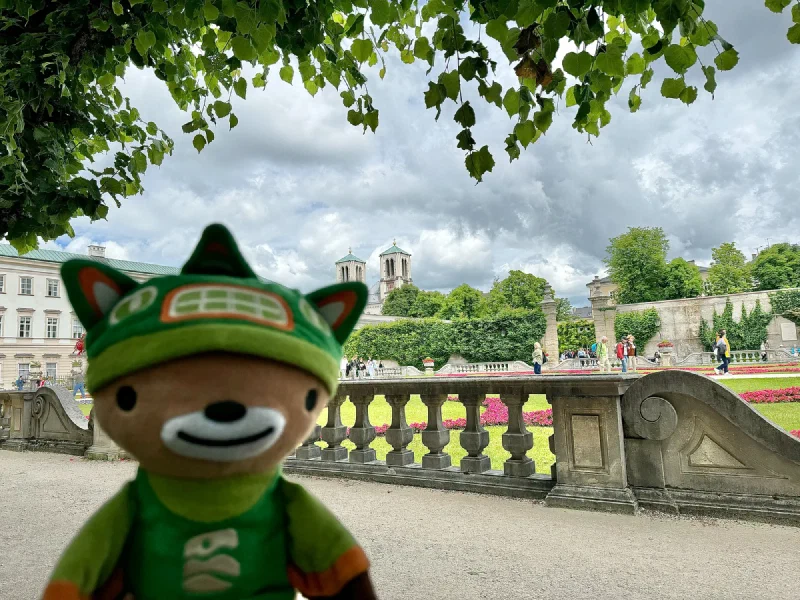 Sumi Bear at the garden balustrade