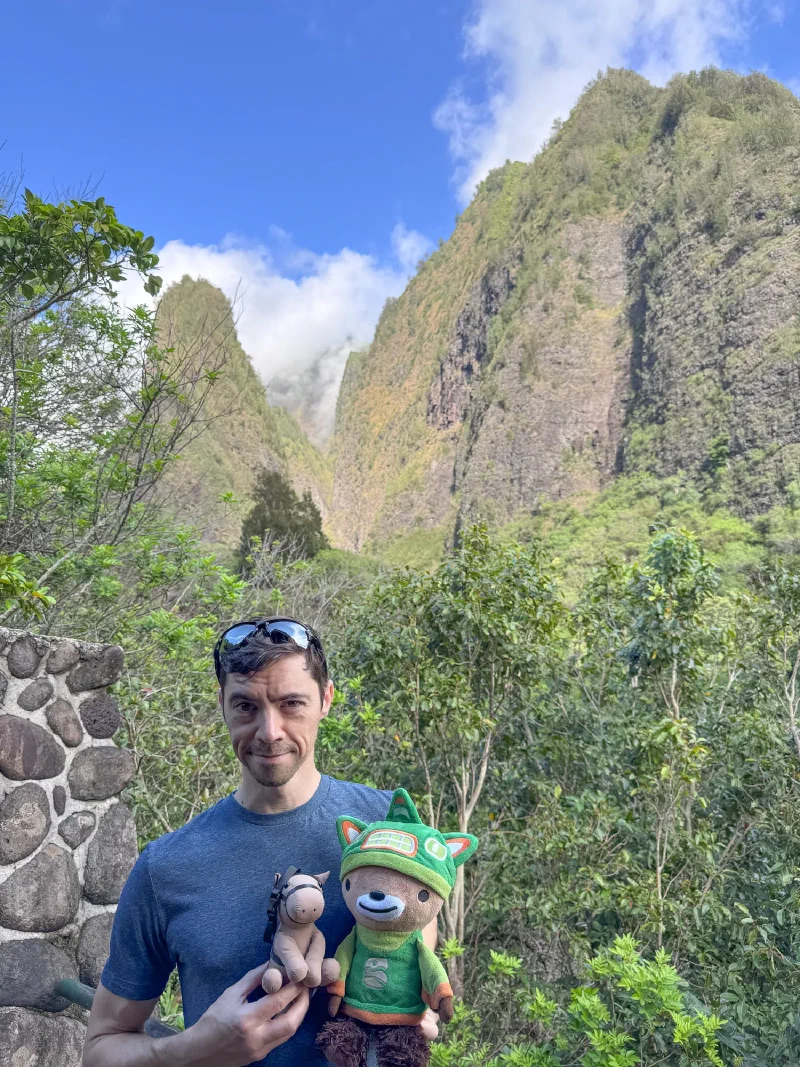 Nicholas at Iao Valley overlook holding Sumi and Chestnut