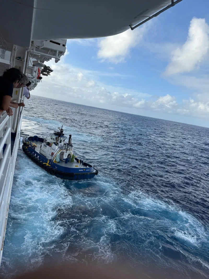 Tugboat Mamo alongside cruise ship in Hawaiian waters