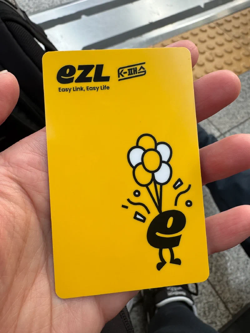 K-Pass transit card at the train platform