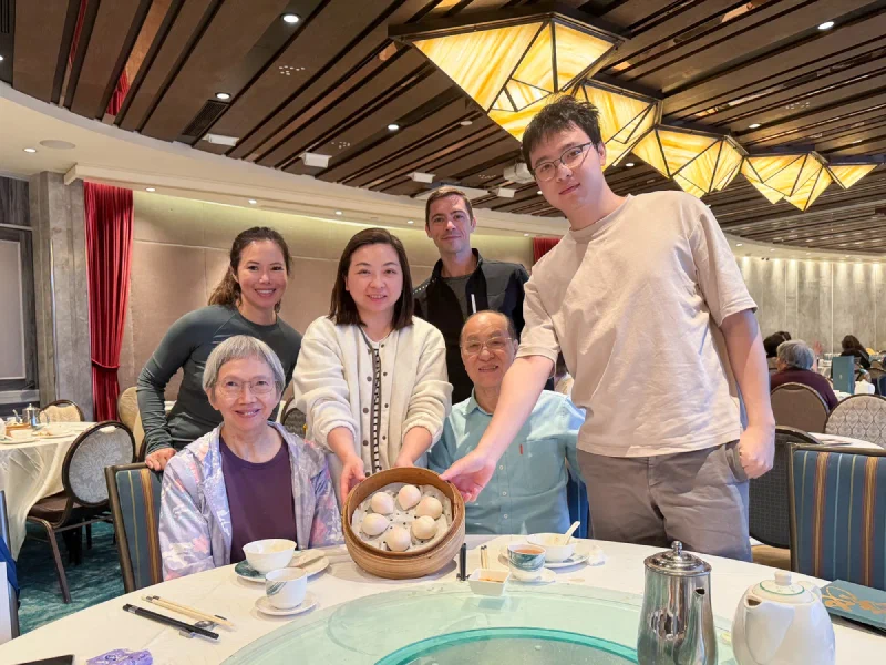 Family dim sum with steamer baskets