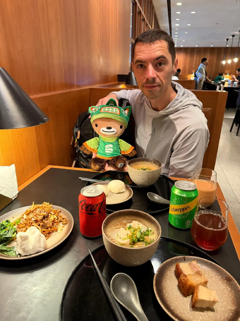 Nicholas and Sumi eating in the Hong Kong airport lounge