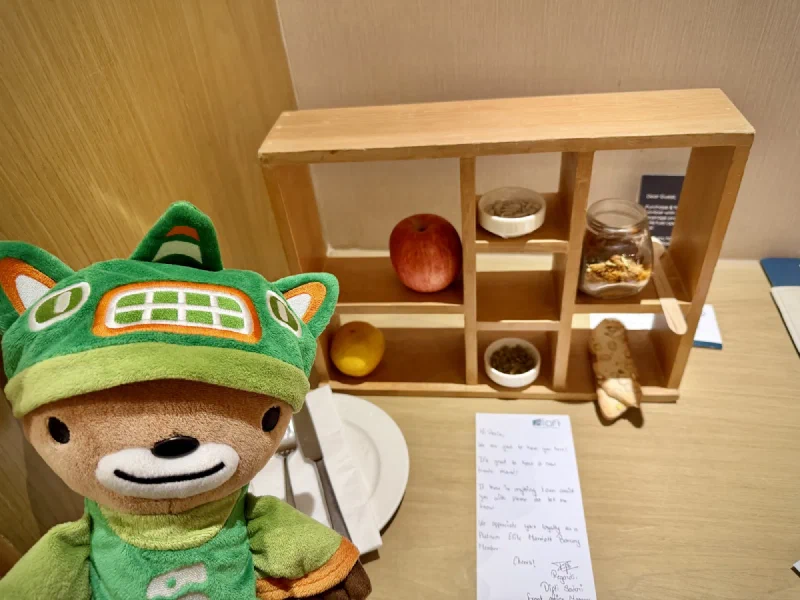 Sumi next to the hotel welcome note and snack tray