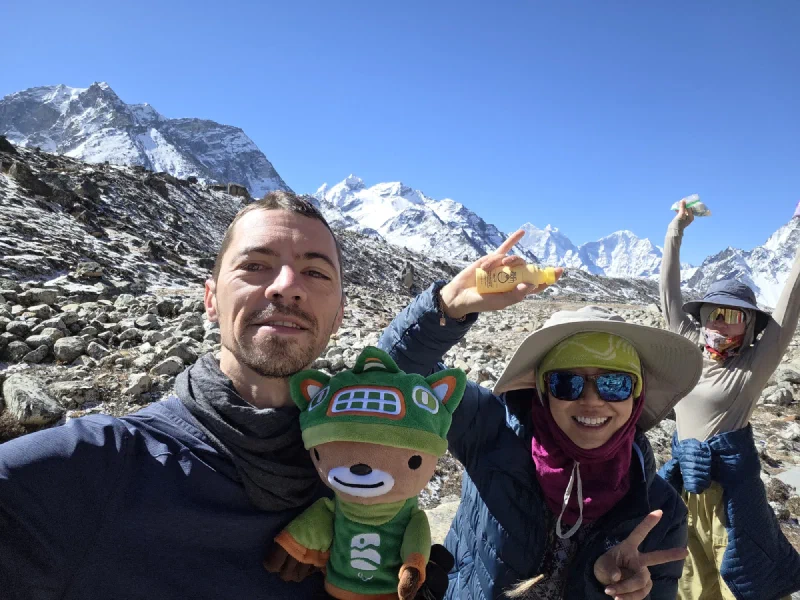 Group selfie on the trail with Nicholas, Sumi, Po On, and Alice celebrating