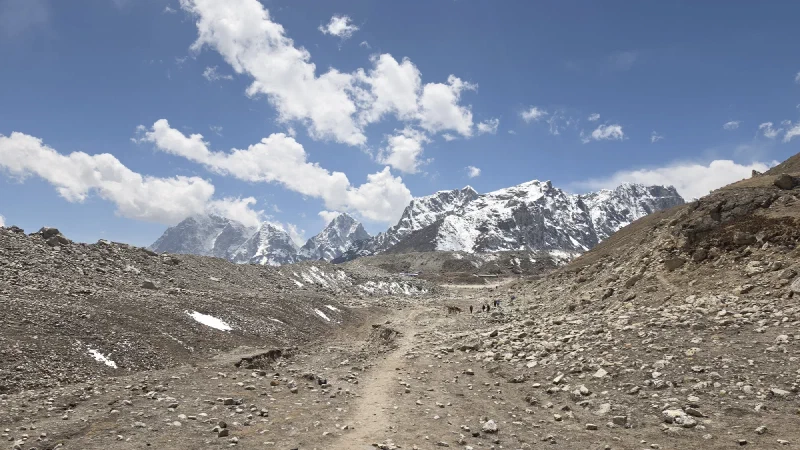 Wide view of the trail toward EBC