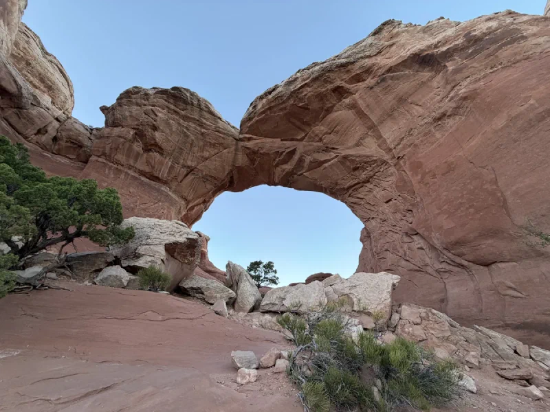 Broken Arch viewed head on, showing a distinct notch and fracture line across the top of the span